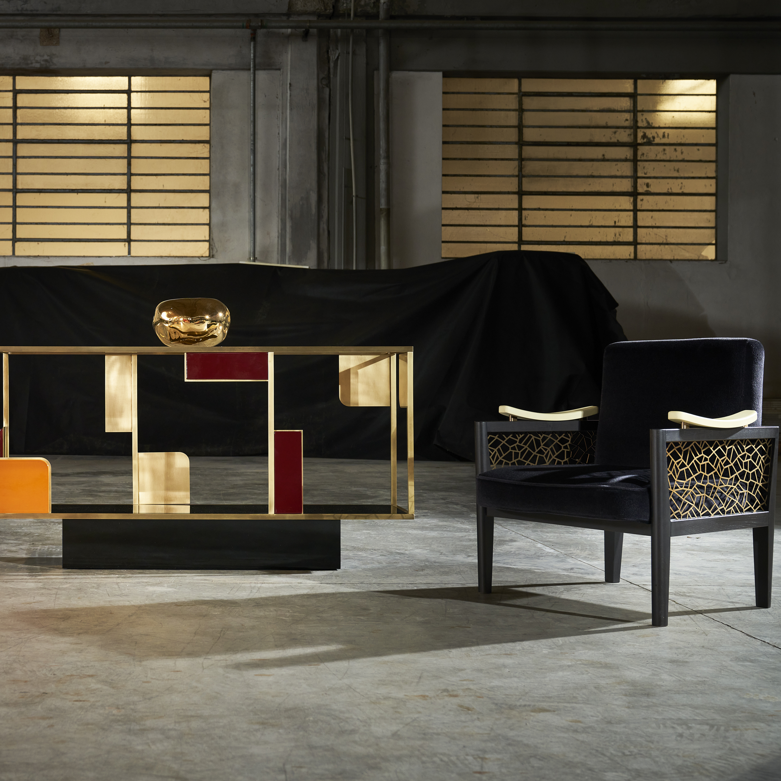 02916-Sunset-console-02512-Eve-centerpiece-02701-Dahlia-armchair-www.marioni.it_.jpg