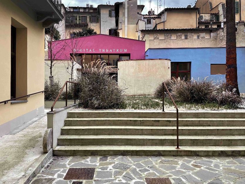 1_IED-Firenxe-exTeatro-dellOriuolo-particolare.jpg