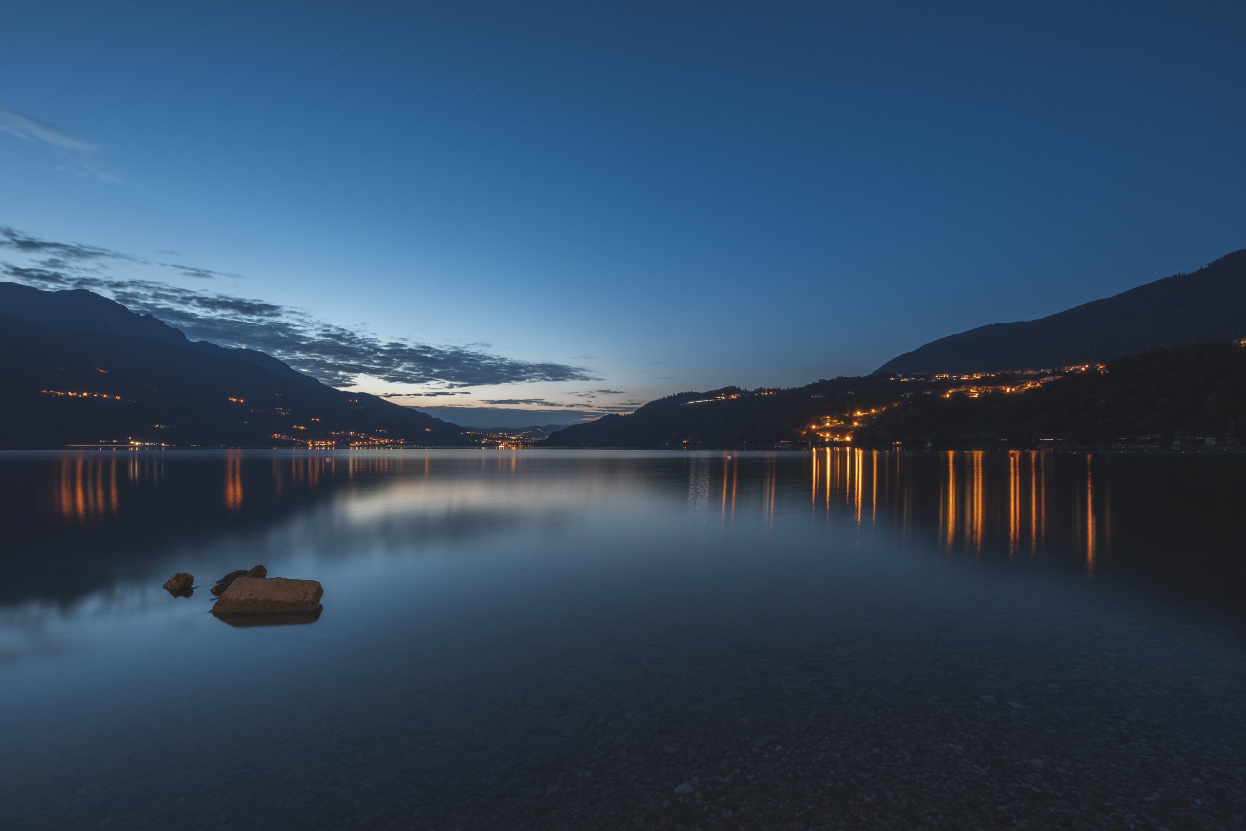lago-di-Caldonazzo-federico-modica-1-notte-luci-scaled.jpg